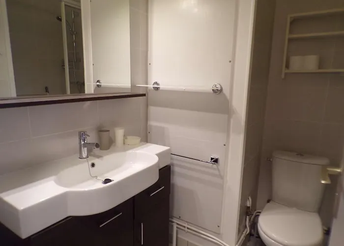En Bord De Avec Piscine, Jardin Et Parking Privé - Fr-1-328-231 Apartamento *